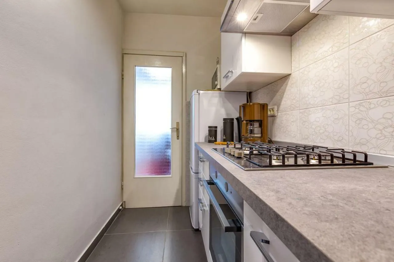 Apartments Kira, Mali Lošinj 3*,  Croácia