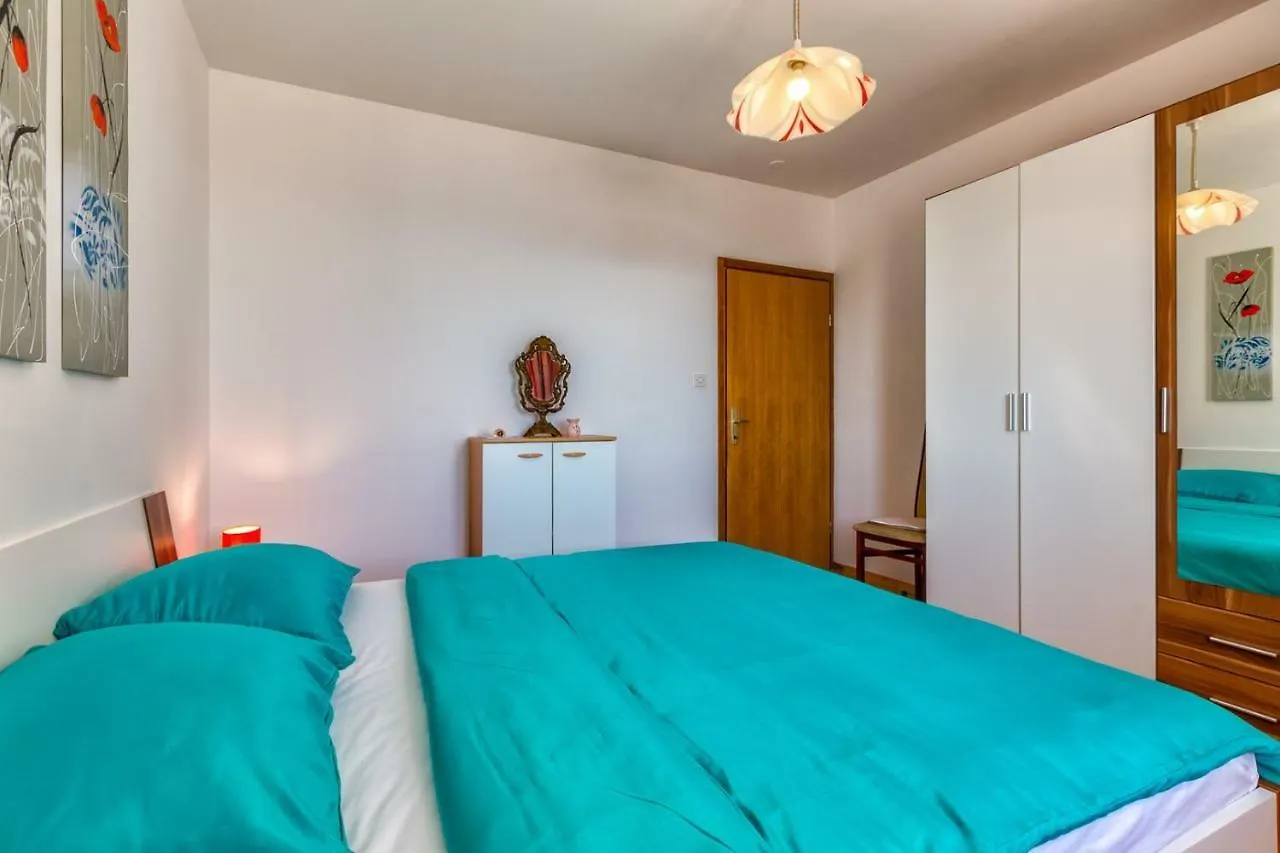 بيت ضيافة Apartments Kira, مالي لوشينغْ